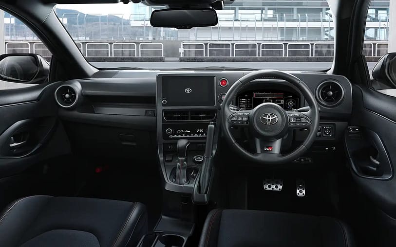 صور وسعر سيارة تويوتا يارس موديل 2026 الجديدة في السعودية 3 تويوتا يارس 2026